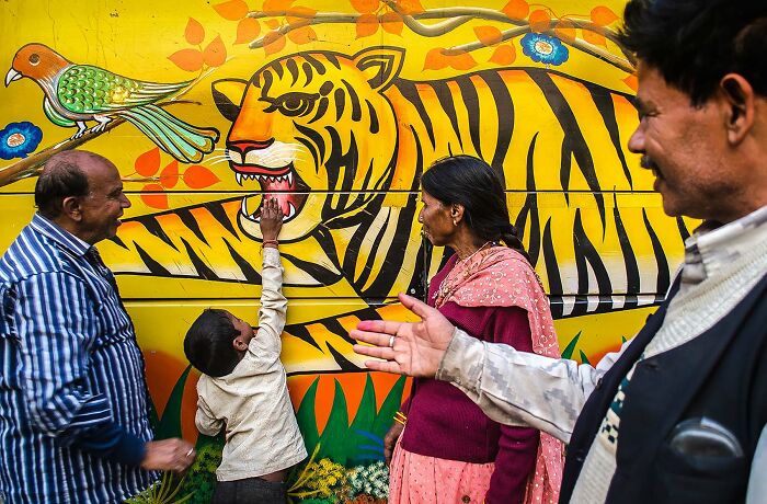 “Chasing Colors”: My Attempt To Capture The Vibrant Spirit Of Street Photography (20 Pics) “Chasing Colors”: My Attempt To Capture The Vibrant Spirit Of Street Photography (20 Pics)