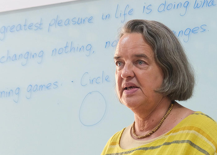 50 Times People Didn’t Want To, Didn’t Have To, But Took One For The Team Anyway 50 Times People Didn’t Want To, Didn’t Have To, But Took One For The Team Anyway