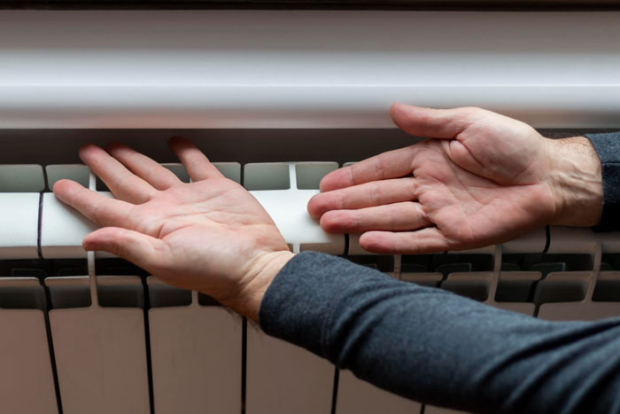 New Mom Fed Up With MIL, Says She’s Overstepping With Endless Digs About The Low Home Temperature New Mom Fed Up With MIL, Says She’s Overstepping With Endless Digs About The Low Home Temperature