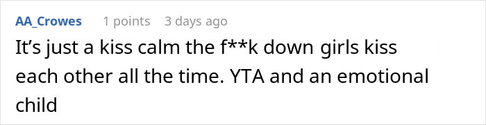 Girlfriend Kisses Another Woman In Front Of Friends, Doesn’t Understand Why BF Wants To Break Up Girlfriend Kisses Another Woman In Front Of Friends, Doesn’t Understand Why BF Wants To Break Up