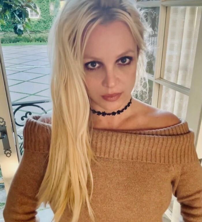 Britney Spears Looks Unrecognizable Leaving A Bar As Her Family Desperately Asks For Help