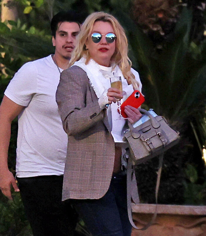 Britney Spears Looks Unrecognizable Leaving A Bar As Her Family Desperately Asks For Help