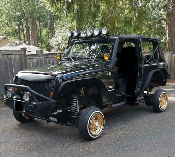 80 Times People Tried To Make Their Cars Cooler But Ended Up With Stupidity On Wheels (New Pics) 80 Times People Tried To Make Their Cars Cooler But Ended Up With Stupidity On Wheels (New Pics)