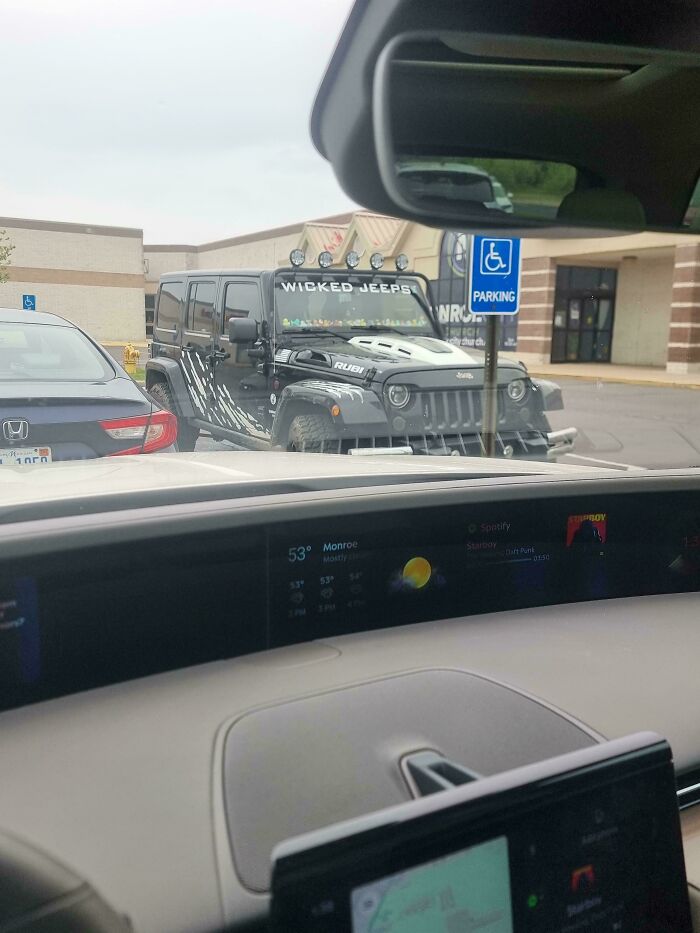 80 Times People Tried To Make Their Cars Cooler But Ended Up With Stupidity On Wheels (New Pics) 80 Times People Tried To Make Their Cars Cooler But Ended Up With Stupidity On Wheels (New Pics)