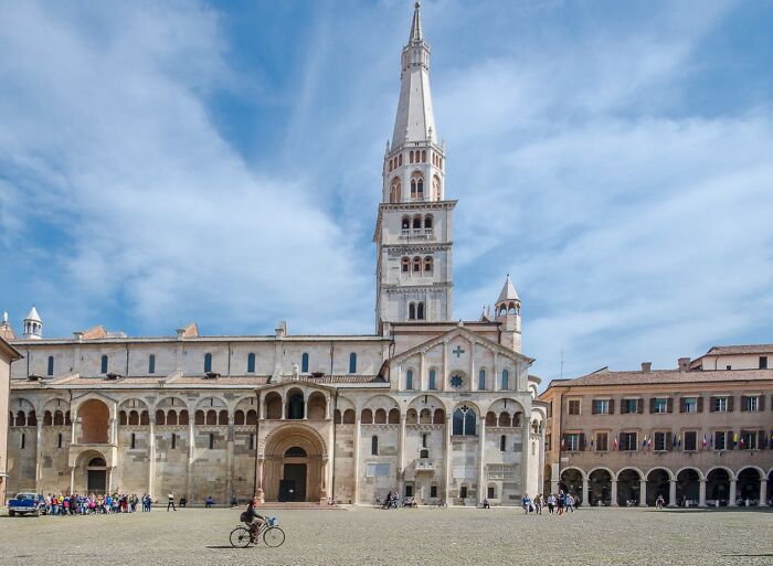 “Defeated Themselves”: 37 Hilarious Historical Events That Sound Made-Up “Defeated Themselves”: 37 Hilarious Historical Events That Sound Made-Up