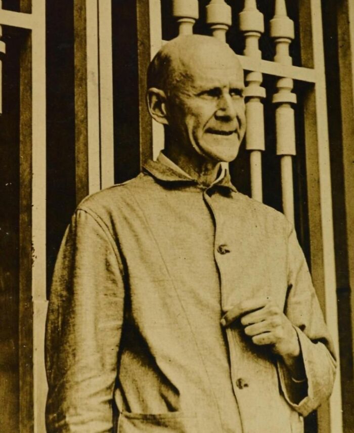 “Defeated Themselves”: 37 Hilarious Historical Events That Sound Made-Up “Defeated Themselves”: 37 Hilarious Historical Events That Sound Made-Up