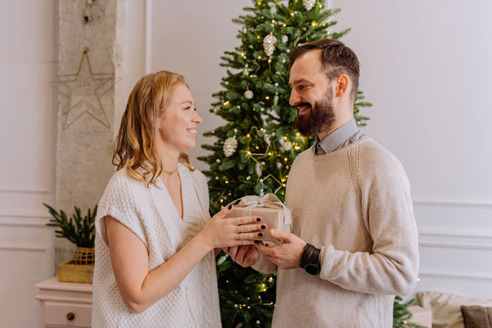 &ldquo;He Thinks He&rsquo;s The Gift&rdquo;: Man Thinks Proposal Counts As A Christmas Gift, Gets A Reality Check