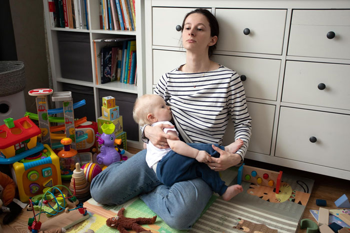 Woman Wants To Charge Sis “Clean-Up” Fee After Spotting Roaches After She Moved In Woman Wants To Charge Sis “Clean-Up” Fee After Spotting Roaches After She Moved In