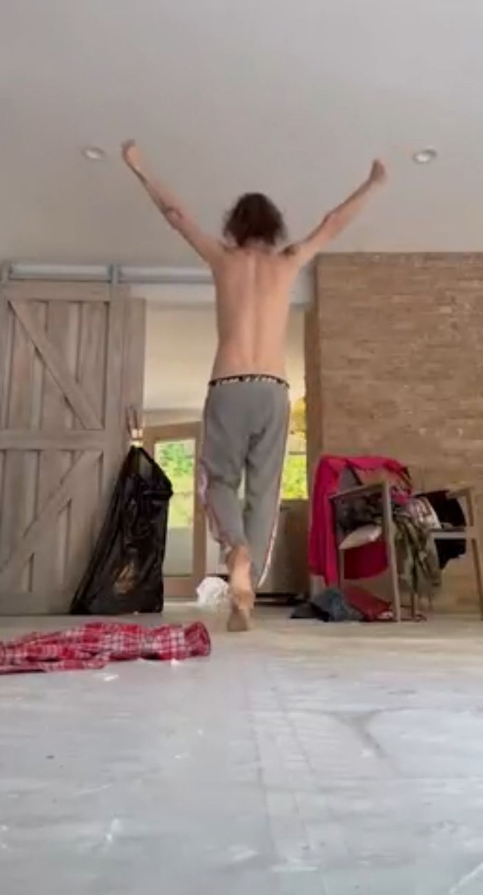 “She’s Giving Britney A Run For Her Money”: Fans Worried About Taryn Manning After Bizarre Video “She’s Giving Britney A Run For Her Money”: Fans Worried About Taryn Manning After Bizarre Video