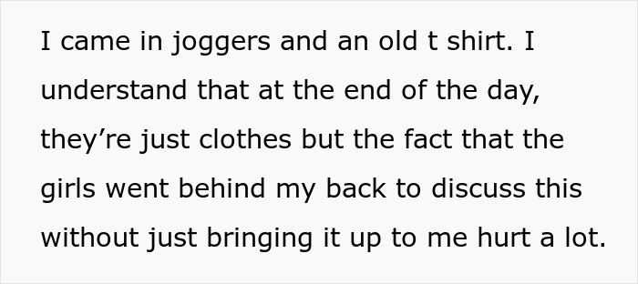 Woman Storms Out Of Friendsgiving With The Food After Discovering Dress-Code Betrayal Woman Storms Out Of Friendsgiving With The Food After Discovering Dress-Code Betrayal