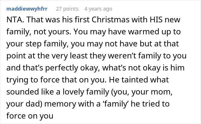 Selfish Dad Demands Apology From Daughter After Ruining Her Christmas Memory Selfish Dad Demands Apology From Daughter After Ruining Her Christmas Memory
