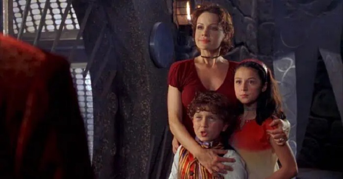 Carla Gugino with Spy Kids cast