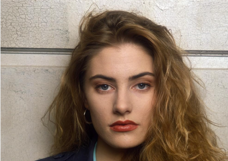 Madchen-Amick posing