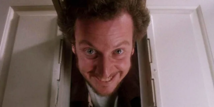 Daniel Stern in Home Alone (1990) Daniel Stern in Home Alone (1990)