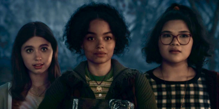 Whitney Peak in Hocus Pocus 2 Whitney Peak in Hocus Pocus 2