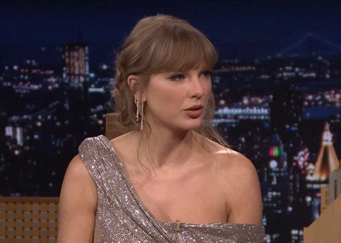 52 Dramatic Hollywood Backstabbing Moments That Fans Are Still Talking About 52 Dramatic Hollywood Backstabbing Moments That Fans Are Still Talking About