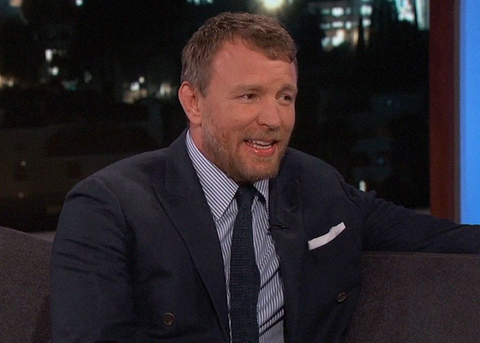 52 Dramatic Hollywood Backstabbing Moments That Fans Are Still Talking About 52 Dramatic Hollywood Backstabbing Moments That Fans Are Still Talking About