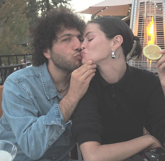 “He Can’t Stand Her”: Benny Blanco’s Cold Treatment Of Selena Gomez In Viral Clip Divides Fans “He Can’t Stand Her”: Benny Blanco’s Cold Treatment Of Selena Gomez In Viral Clip Divides Fans