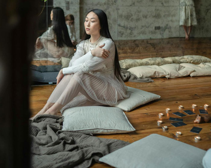 Sister’s Barefoot ‘Spiritual Advisor’ Causes Comical Chaos At Thanksgiving, Gets Kicked Out: “Left In Tears” Sister’s Barefoot ‘Spiritual Advisor’ Causes Comical Chaos At Thanksgiving, Gets Kicked Out: “Left In Tears”