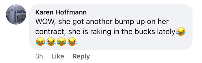 “Maybe She Knows Something We Don’t”: Melania’s Behavior At Tree Lighting Sparks Conspiracy Theories “Maybe She Knows Something We Don’t”: Melania’s Behavior At Tree Lighting Sparks Conspiracy Theories