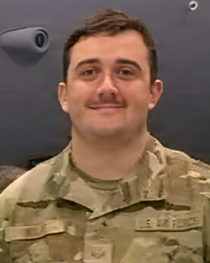 “Maybe She Knows Something We Don’t”: Melania’s Behavior At Tree Lighting Sparks Conspiracy Theories “Maybe She Knows Something We Don’t”: Melania’s Behavior At Tree Lighting Sparks Conspiracy Theories