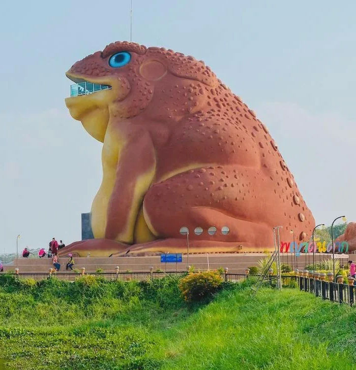 “Bread-Shaped Bread Factory”: 52 Of The Weirdest Buildings From Around The World “Bread-Shaped Bread Factory”: 52 Of The Weirdest Buildings From Around The World
