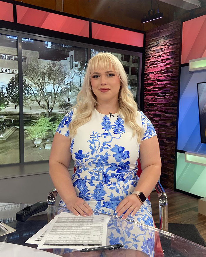 Curvy News Anchor Goes Viral After Reading “Mean” Viewer Comments In Her Broadcast Voice Curvy News Anchor Goes Viral After Reading “Mean” Viewer Comments In Her Broadcast Voice