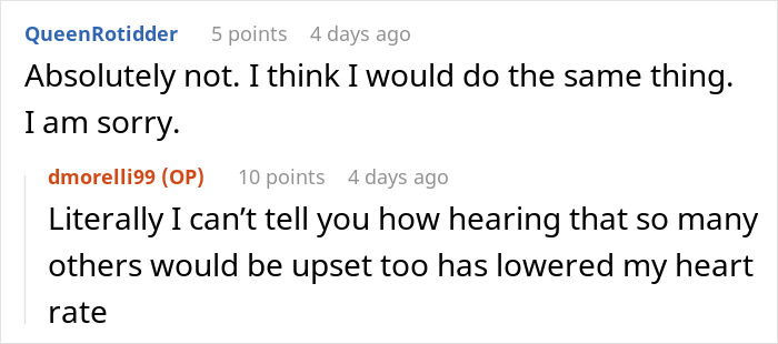 Man Refuses To Stop Blasting Christmas Music In The Office, Coworker Freaks Out And Rage Quits Man Refuses To Stop Blasting Christmas Music In The Office, Coworker Freaks Out And Rage Quits
