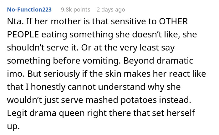 Guy Eats Baked Potato The Way He Likes It, Confused When Fiancée’s Mother Says He Disgusts Her Guy Eats Baked Potato The Way He Likes It, Confused When Fiancée’s Mother Says He Disgusts Her