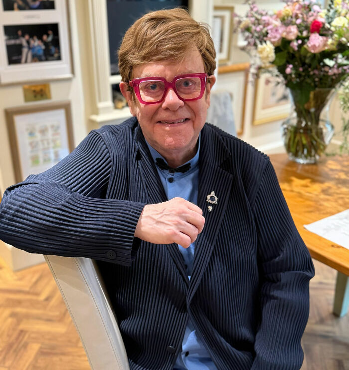 Elton John Claps Back At Fans After They Troll Him Over Random Detail In His Kitchen Elton John Claps Back At Fans After They Troll Him Over Random Detail In His Kitchen