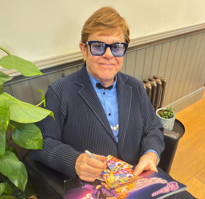 Elton John Claps Back At Fans After They Troll Him Over Random Detail In His Kitchen Elton John Claps Back At Fans After They Troll Him Over Random Detail In His Kitchen