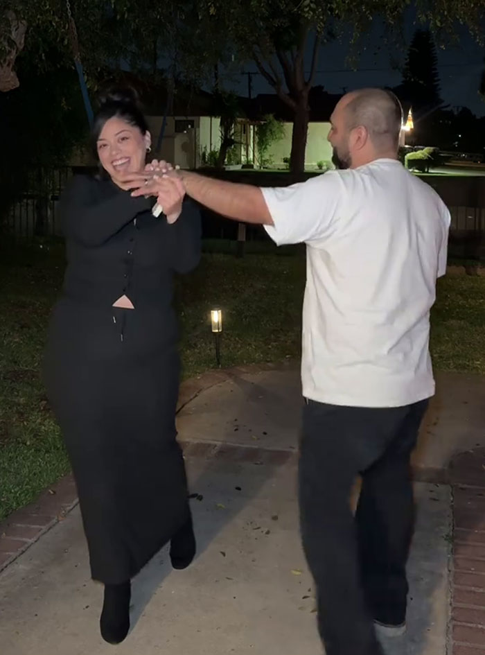 People Are Freaking Out After Seeing This Woman’s Proposal To Her BF Of 14 Years People Are Freaking Out After Seeing This Woman’s Proposal To Her BF Of 14 Years