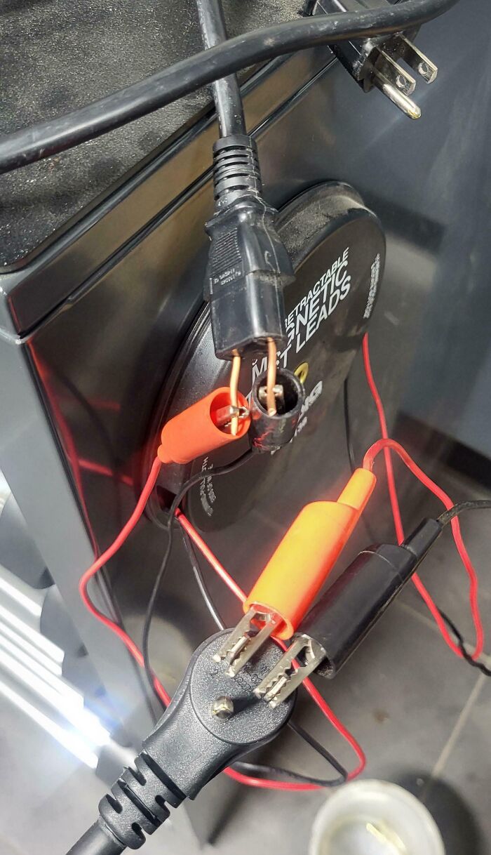 46 Times Employees Blatantly Ignored Safety Protocol And Made Extremely Dangerous Decisions (New Pics) 46 Times Employees Blatantly Ignored Safety Protocol And Made Extremely Dangerous Decisions (New Pics)