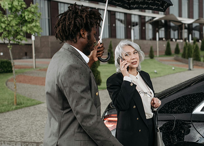 People Who Work In “Luxury” Industries Share 50 Things The Rich Pay For That Are Complete Rip-Offs