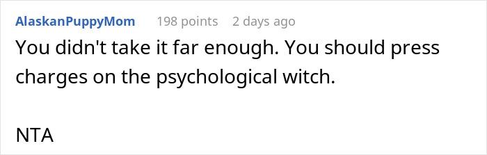 Woman Saves Her Dress From Jealous Sister Right Before She Tries To Cut It, Bans Her From The Wedding Woman Saves Her Dress From Jealous Sister Right Before She Tries To Cut It, Bans Her From The Wedding