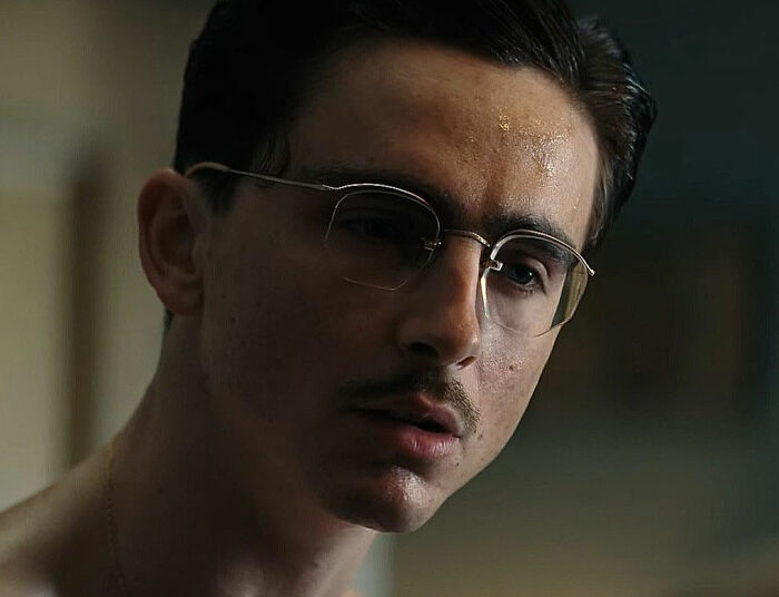 “What A Gentleman”: Timothée Chalamet’s Red Carpet Look With Kylie Jenner Roasted After Fans Notice Odd Detail “What A Gentleman”: Timothée Chalamet’s Red Carpet Look With Kylie Jenner Roasted After Fans Notice Odd Detail