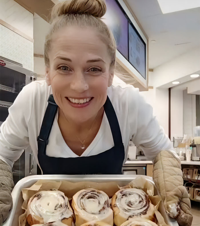 ‘Racist’ Cinnabon Worker In Viral Tirade Breaks Silence As Criminal Past Is Revealed ‘Racist’ Cinnabon Worker In Viral Tirade Breaks Silence As Criminal Past Is Revealed