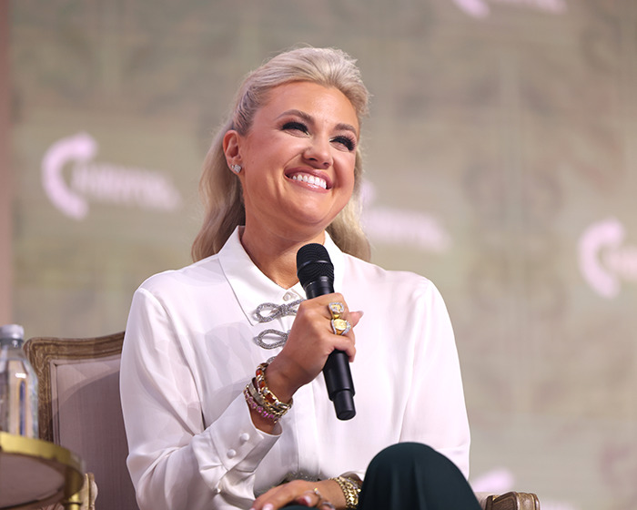 “He Wants Erika Kirk”: JD Vance Hits Back After Allegedly Being Spotted Yelling At Wife Usha In Restaurant Amid Marriage Rumors “He Wants Erika Kirk”: JD Vance Hits Back After Allegedly Being Spotted Yelling At Wife Usha In Restaurant Amid Marriage Rumors