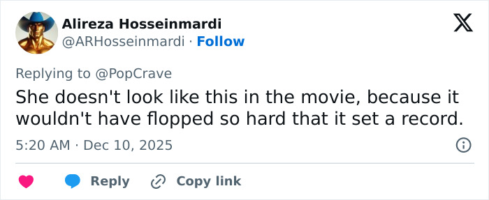 “Can’t Stop Thinking About This”: Sydney Sweeney Fans Spot Odd Detail In Sports Illustrated Cover “Can’t Stop Thinking About This”: Sydney Sweeney Fans Spot Odd Detail In Sports Illustrated Cover