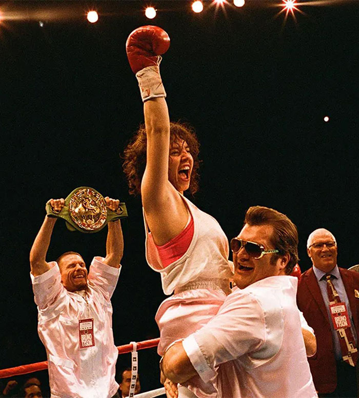 “Can’t Stop Thinking About This”: Sydney Sweeney Fans Spot Odd Detail In Sports Illustrated Cover “Can’t Stop Thinking About This”: Sydney Sweeney Fans Spot Odd Detail In Sports Illustrated Cover