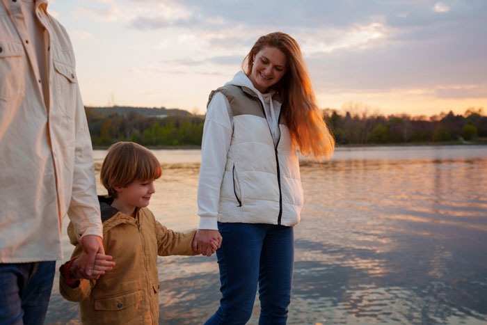 Man Ends 16-Year Marriage After Tracking Wife’s Phone And Seeing Where She Went On Night “Walks” Man Ends 16-Year Marriage After Tracking Wife’s Phone And Seeing Where She Went On Night “Walks”