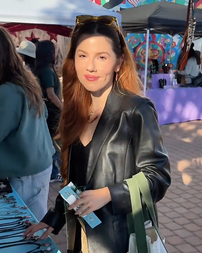 “Woke” Social Media User Hilariously Trolled Over Her “Decolonized Christmas” “Woke” Social Media User Hilariously Trolled Over Her “Decolonized Christmas”