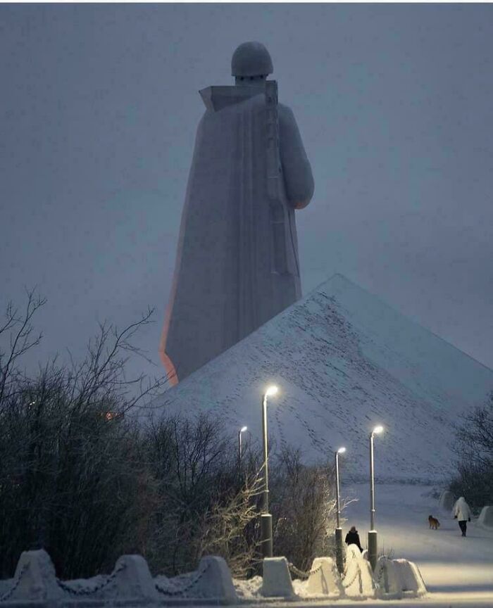79 Pics That Strike Fear Into The Hearts Of Anyone With Megalophobia (New Pics)