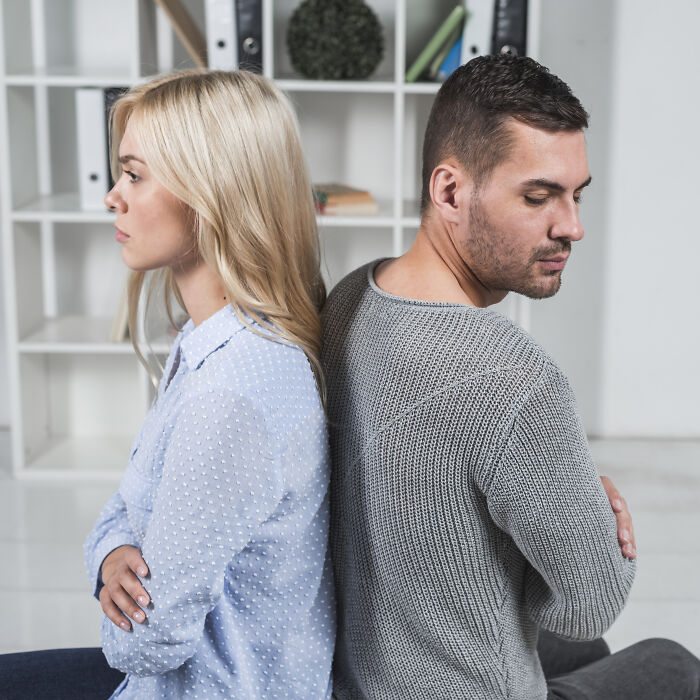 “Everything Was Pink”: 50 Startling Things Home Service Professionals Saw At Clients’ Homes “Everything Was Pink”: 50 Startling Things Home Service Professionals Saw At Clients’ Homes