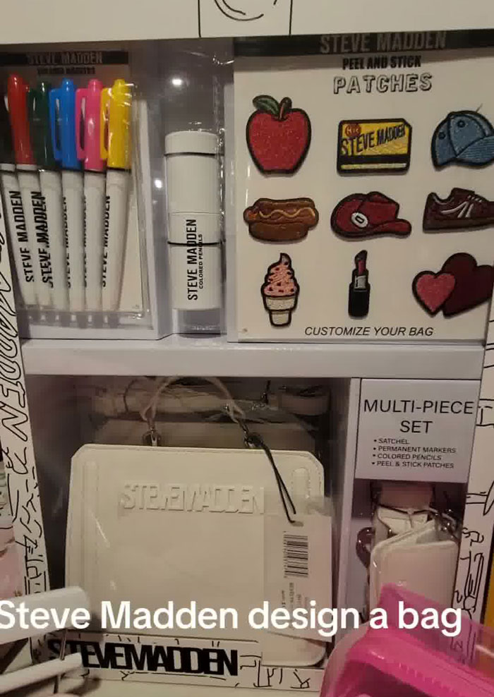 Mom’s Xmas Gift Avalanche For 12-Year-Old Daughter Leaves Internet Arguing If It’s Normal Mom’s Xmas Gift Avalanche For 12-Year-Old Daughter Leaves Internet Arguing If It’s Normal