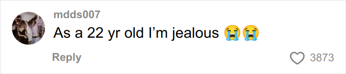 Mom’s Xmas Gift Avalanche For 12-Year-Old Daughter Leaves Internet Arguing If It’s Normal Mom’s Xmas Gift Avalanche For 12-Year-Old Daughter Leaves Internet Arguing If It’s Normal