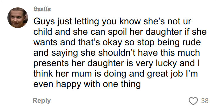 Mom’s Xmas Gift Avalanche For 12-Year-Old Daughter Leaves Internet Arguing If It’s Normal Mom’s Xmas Gift Avalanche For 12-Year-Old Daughter Leaves Internet Arguing If It’s Normal