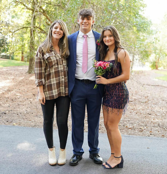 “Are You Dating Your Own Son?”: Mother-Son Photoshoot Goes Viral, Sparks Heated Parenting Debate “Are You Dating Your Own Son?”: Mother-Son Photoshoot Goes Viral, Sparks Heated Parenting Debate