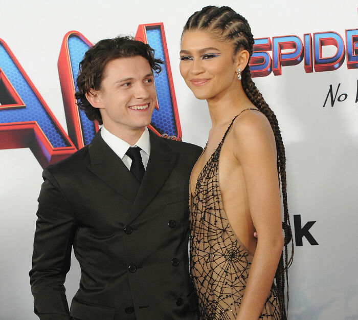 Robert Pattinson And Zendaya’s Viral “Engagement” Ad Drops Months After His “Crazy” Confession Robert Pattinson And Zendaya’s Viral “Engagement” Ad Drops Months After His “Crazy” Confession