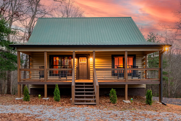 I Made A Viral Harry Potter-Themed Cabin With A Moving Portrait And Secret Tavern I Made A Viral Harry Potter-Themed Cabin With A Moving Portrait And Secret Tavern